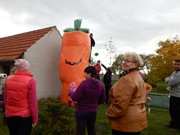 Převlékáme čarodějnici za Obří Halloweenskou mrkvodýni